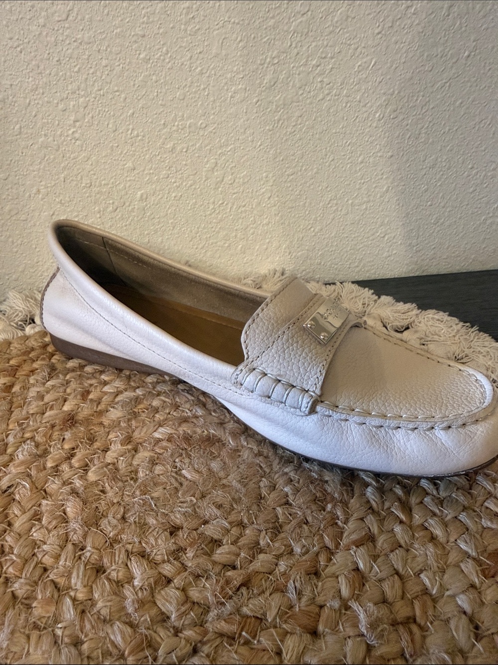 Coach Womens Fredrica Loafers Cream Pebbled Leather Silver Logo Size 7.5 - Picture 11 of 13